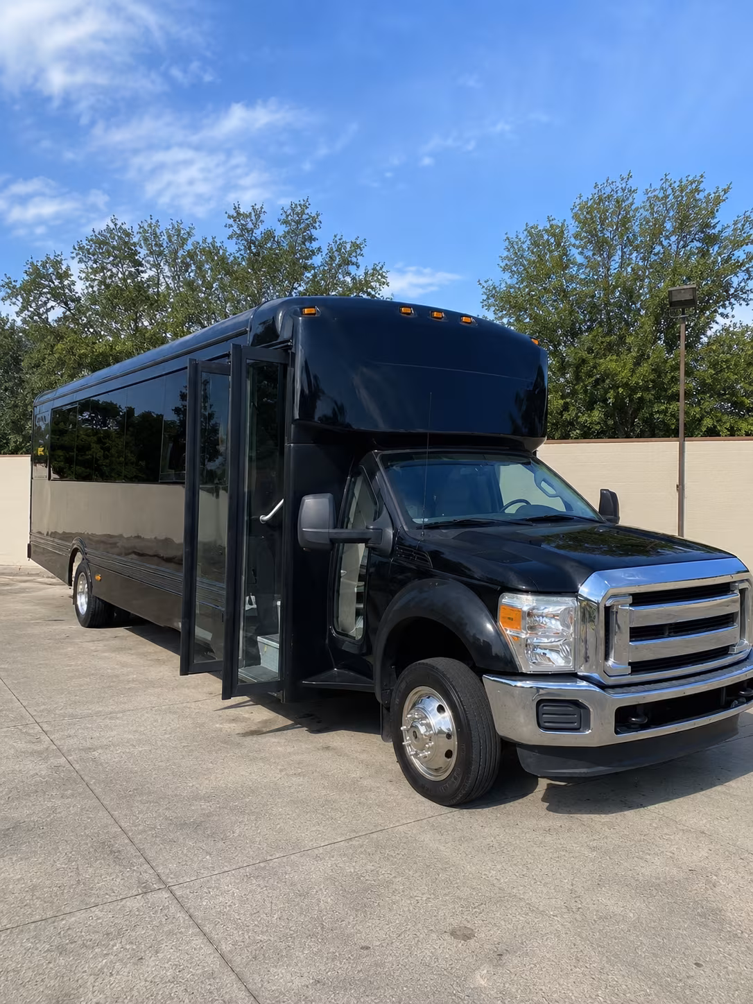 buena park 20 passenger party bus