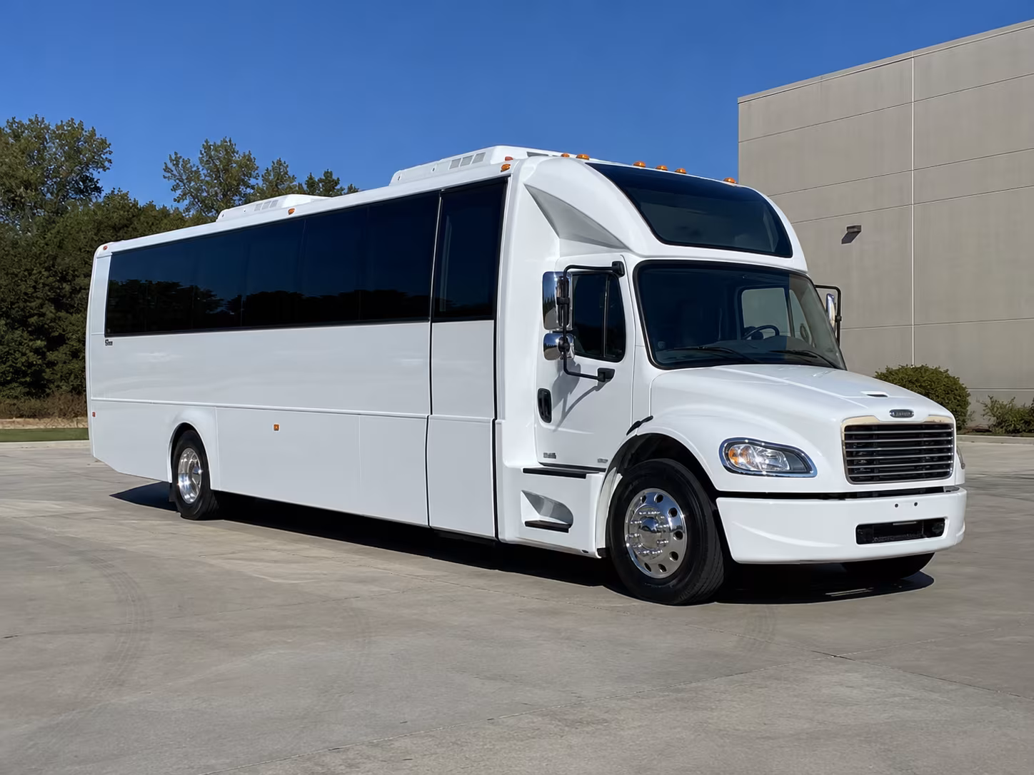 buena park 28 passenger party bus