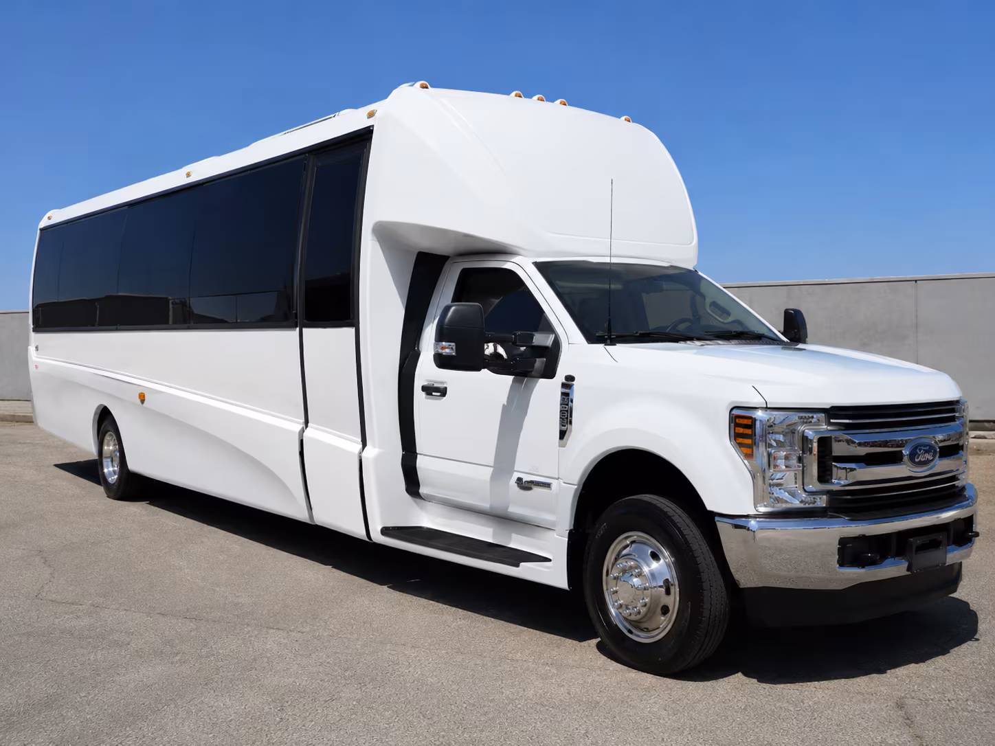 corporate and convention buses serving buena park